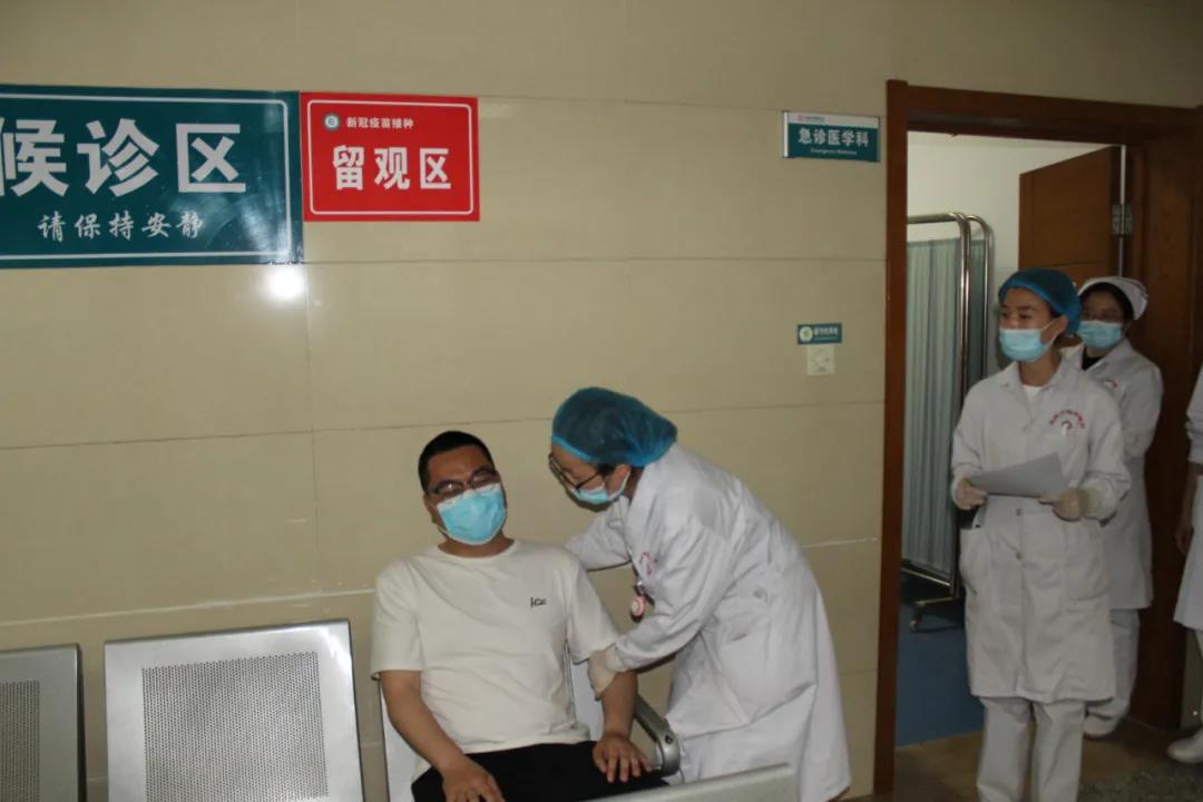 我院举行新冠疫苗疑似接种异常反应应急演练(图8)